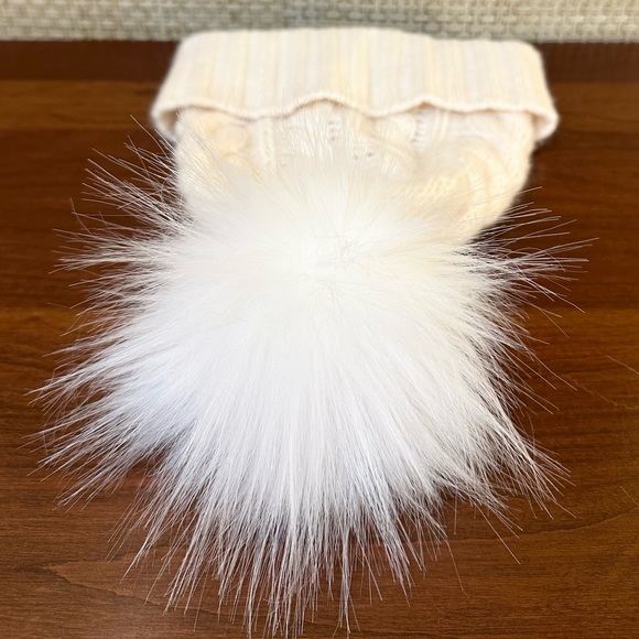 🌟HP🌟NWOT Cream 100% Cashmere Cable Knit Cuffed Faux Fur Pom Beanie by Halogen - Picture 6 of 8